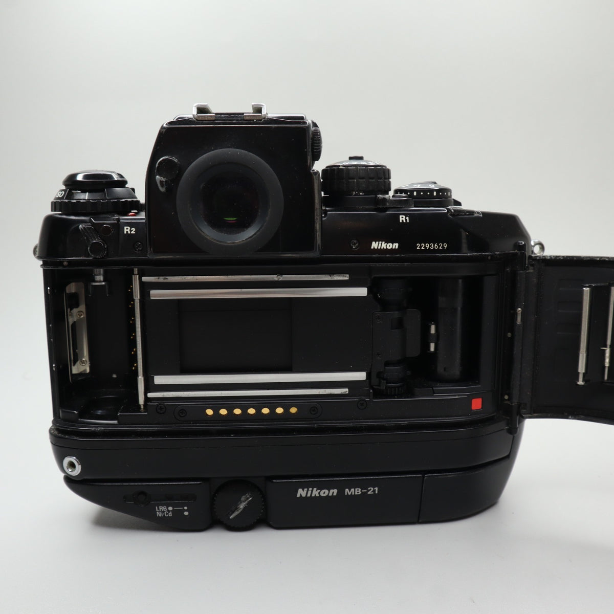 Nikon F4S con battery grip MB-21 - per ricambi