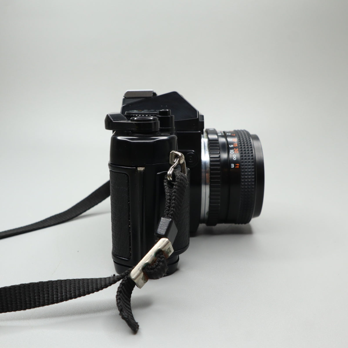 Yashica FX-3 Super 2000 con obiettivo ML 50mm f/1.9