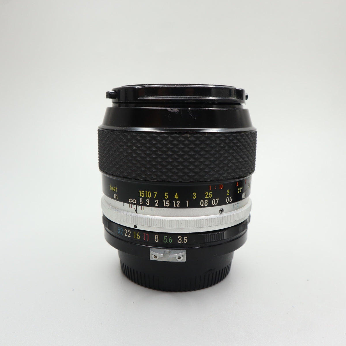 Nikon Micro-Nikkor-P C Auto 55mm f/3.5 Pre-AI con paraluce HS-2