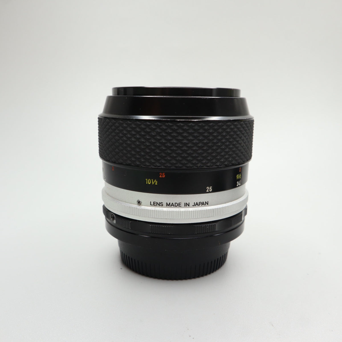 Nikon Micro-Nikkor-P C Auto 55mm f/3.5 Pre-AI con paraluce HS-2