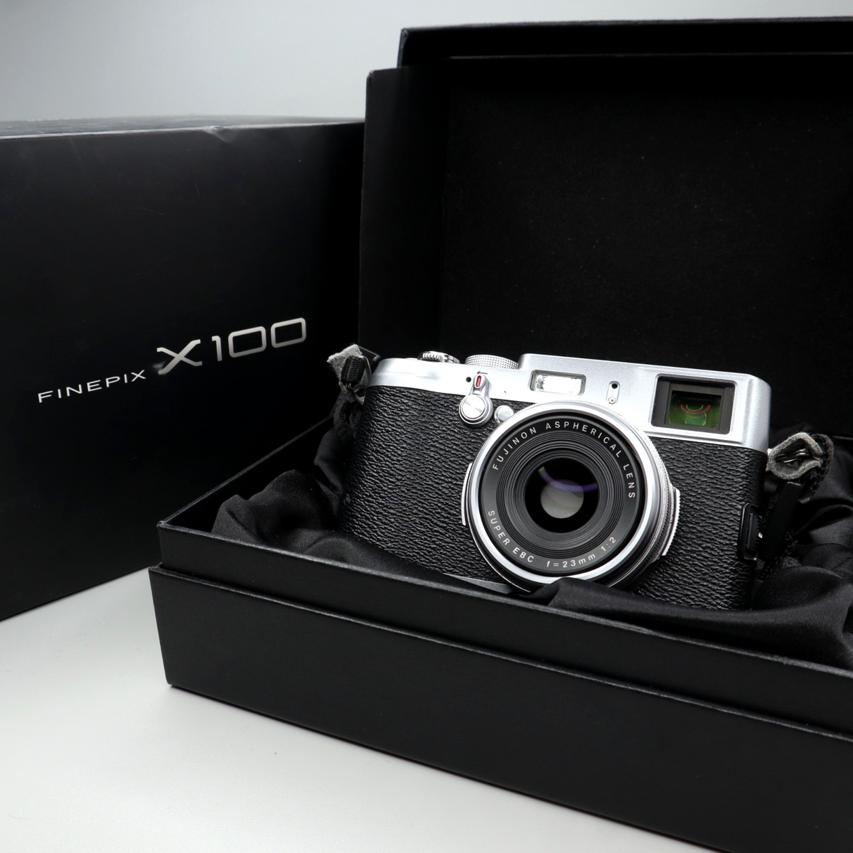 Fujifilm X100 Prima Serie 12.3MP - Fotocamera Digitale Vintage