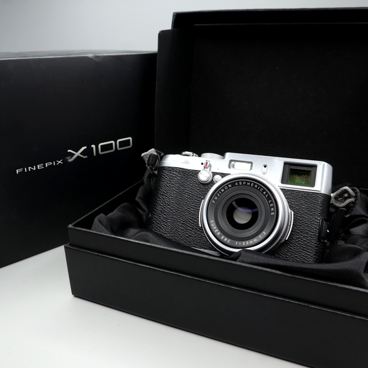Fujifilm X100 Prima Serie 12.3MP - Fotocamera Digitale Vintage