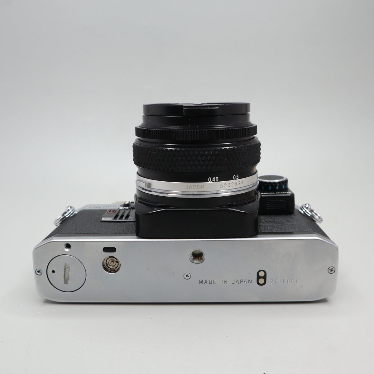 Olympus OM-10 con Zuiko 50mm f/1.8 e Manual Adapter