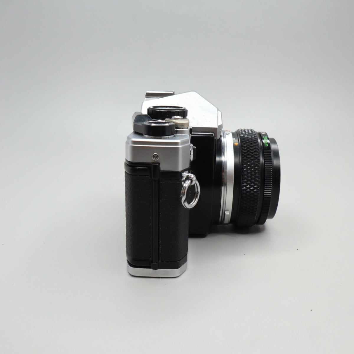 Olympus OM-10 con Zuiko 50mm f/1.8 e Manual Adapter