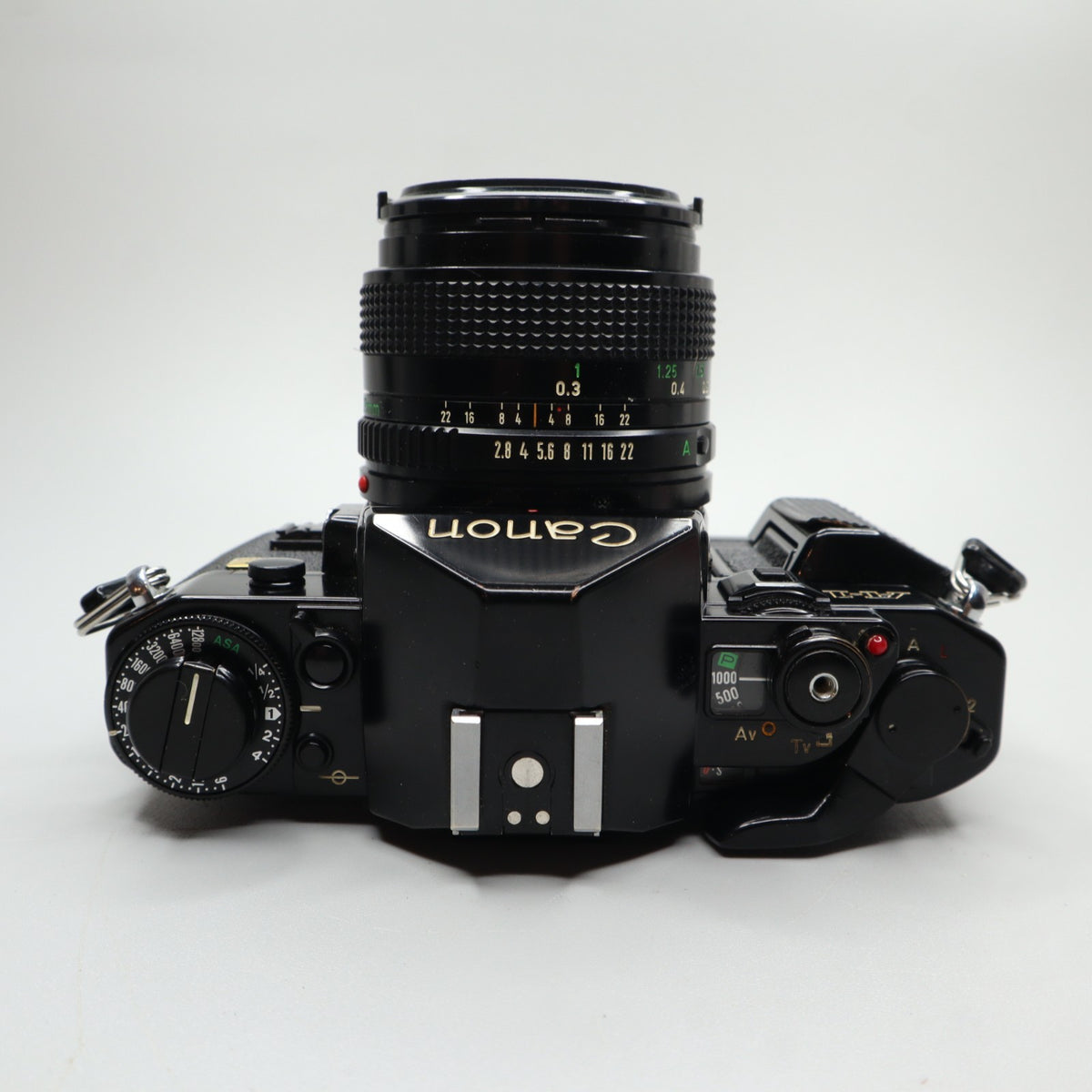 Canon A-1 con obiettivo Canon FD 28mm f/2.8