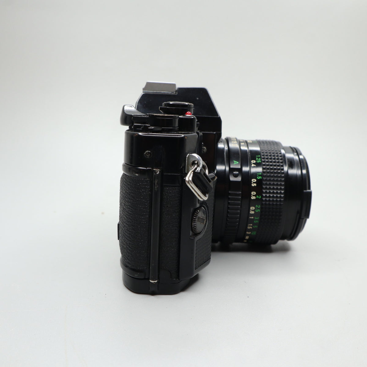 Canon A-1 con obiettivo Canon FD 28mm f/2.8