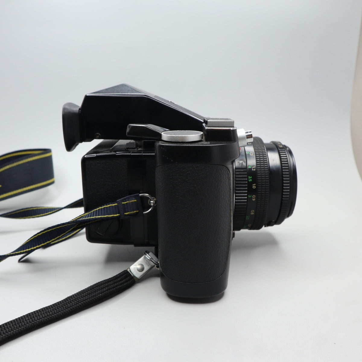 Zenza Bronica ETRSi con Zenzanon-PE 75mm f/2.8 e mirino prisma