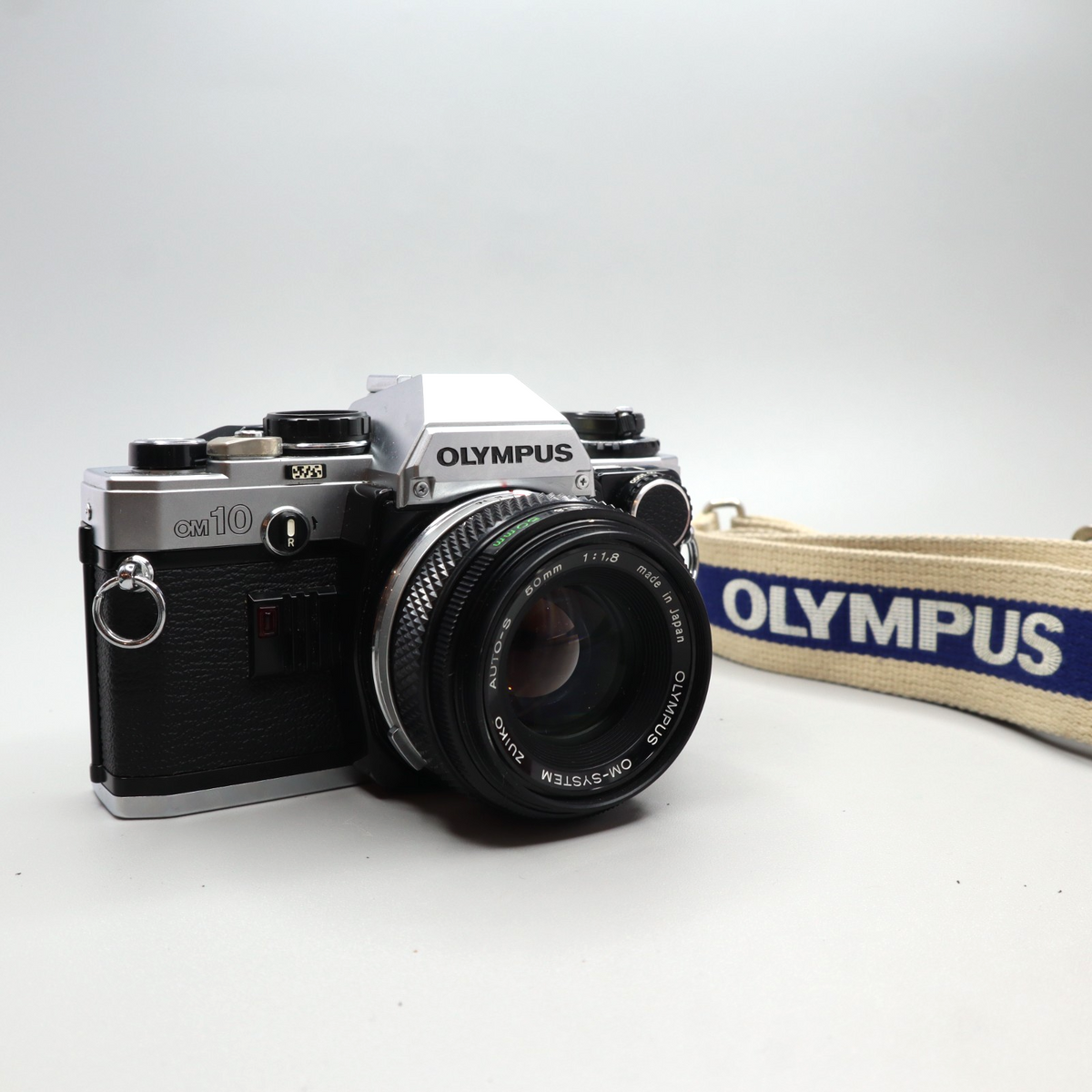 Olympus OM-10 con Zuiko 50mm f/1.8 e Manual Adapter