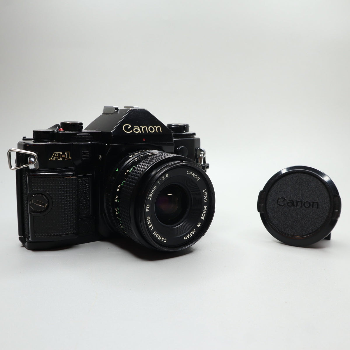 Canon A-1 con obiettivo Canon FD 28mm f/2.8