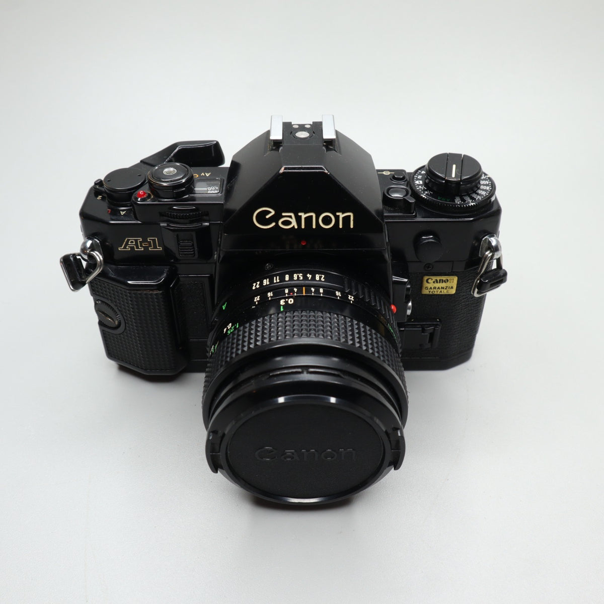 Canon A-1 con obiettivo Canon FD 28mm f/2.8