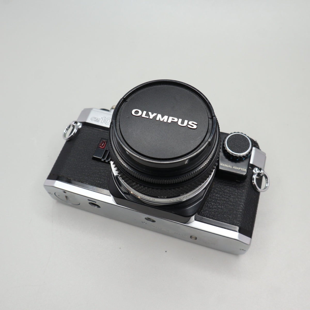 Olympus OM-10 con Zuiko 50mm f/1.8 e Manual Adapter