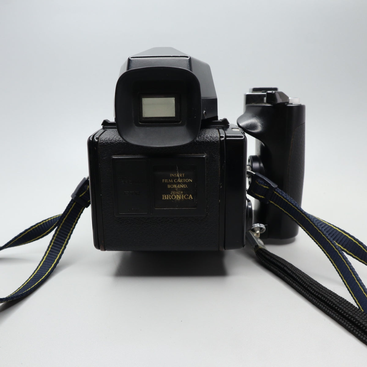 Zenza Bronica ETRSi con Zenzanon-PE 75mm f/2.8 e mirino prisma