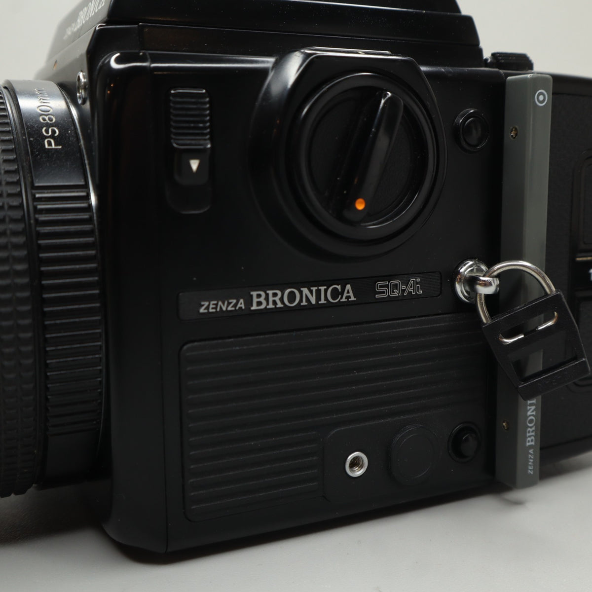 Zenza Bronica SQ-Ai con obiettivo 80mm f/2.8 e magazzino 120