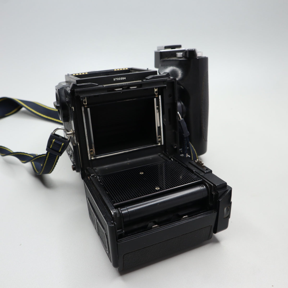 Zenza Bronica ETRSi con Zenzanon-PE 75mm f/2.8 e mirino prisma