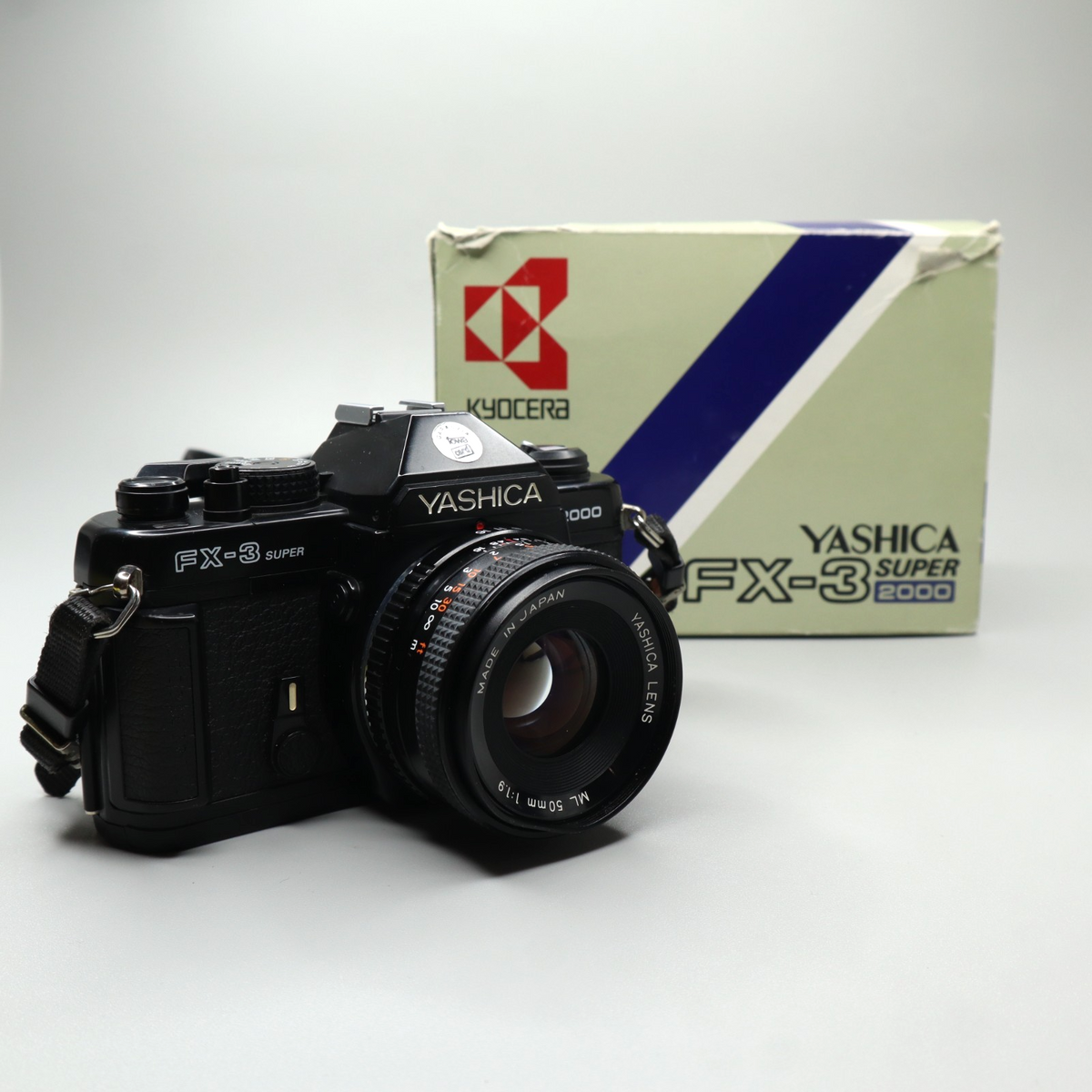 Yashica FX-3 Super 2000 con obiettivo ML 50mm f/1.9