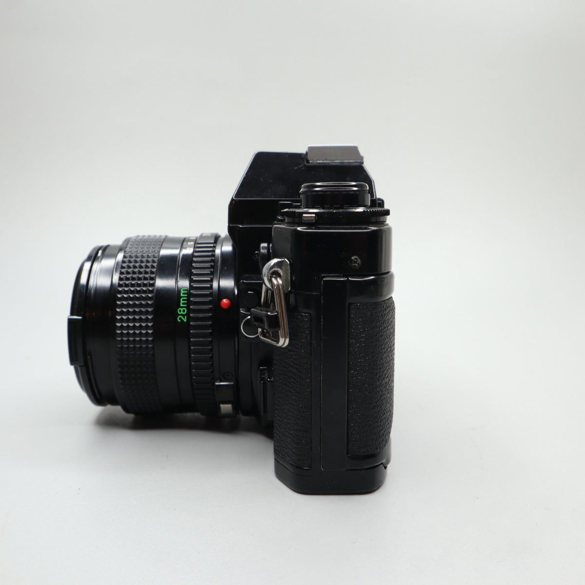 Canon A-1 con obiettivo Canon FD 28mm f/2.8