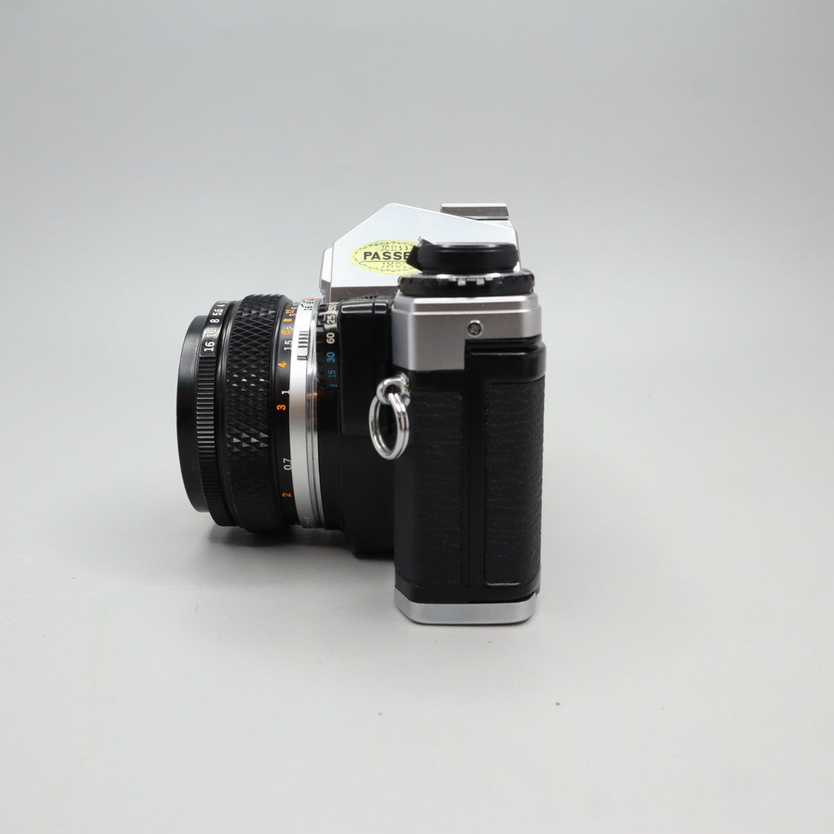 Olympus OM-10 con Zuiko 50mm f/1.8 e Manual Adapter