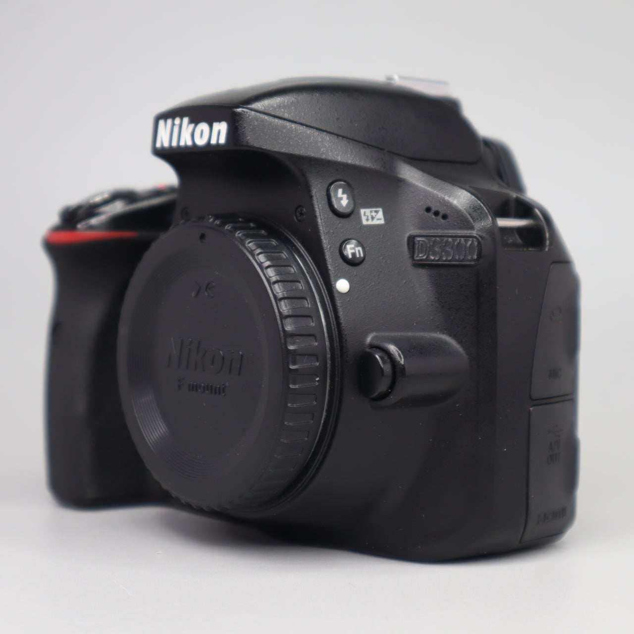 Nikon D3300 Solo Corpo Macchina Reflex Usata ~26.000 Scatti + Batteria e Caricat