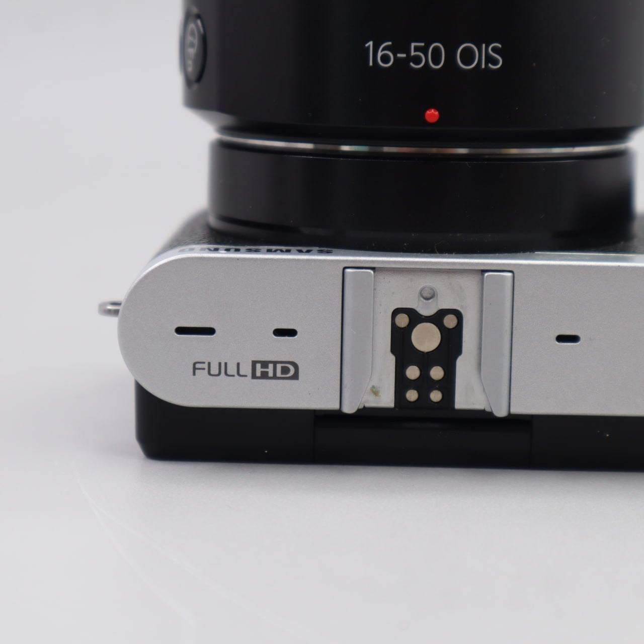 Samsung NX3000 Mirrorless Ricondizionata + Batteria Tracolla Cavo | Buono