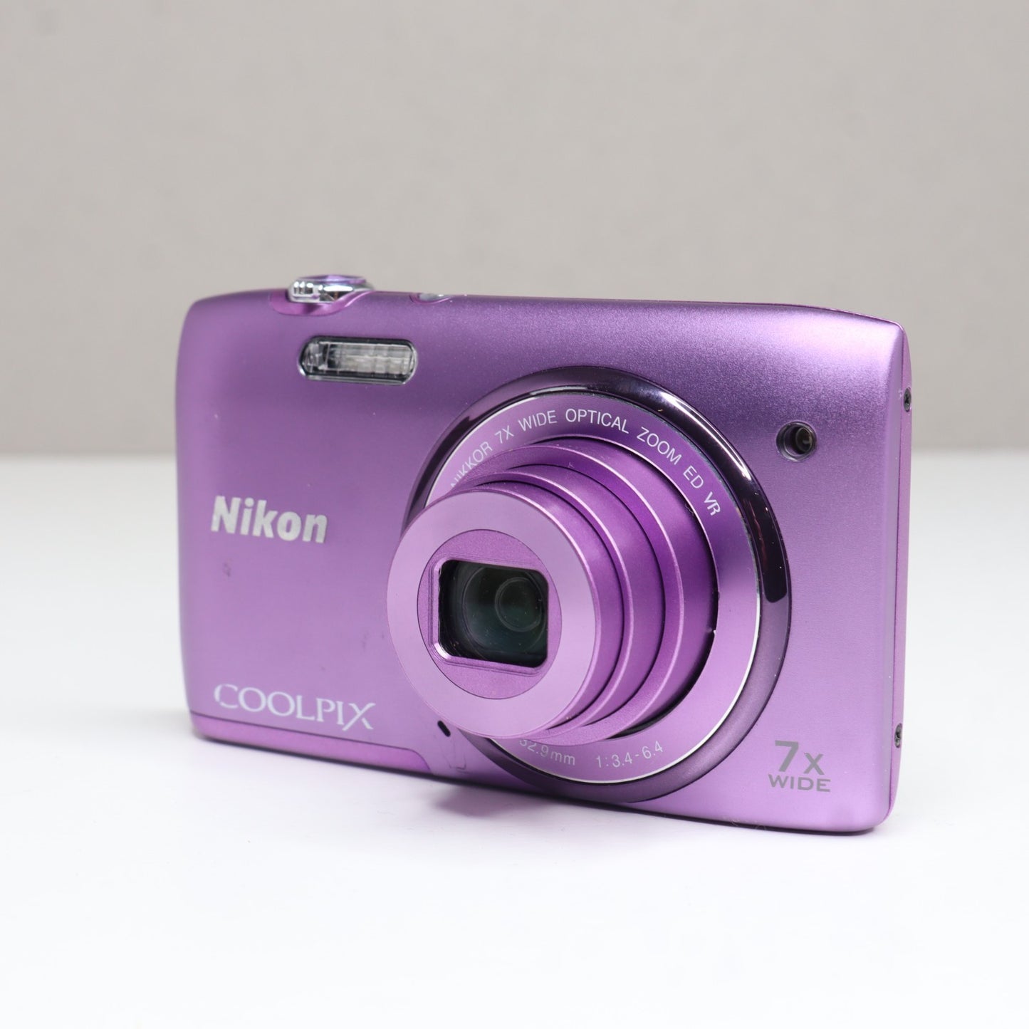 Nikon COOLPIX S3500 Pink 20.1MP Compact Digital Camera 7x Zoom Starter Set