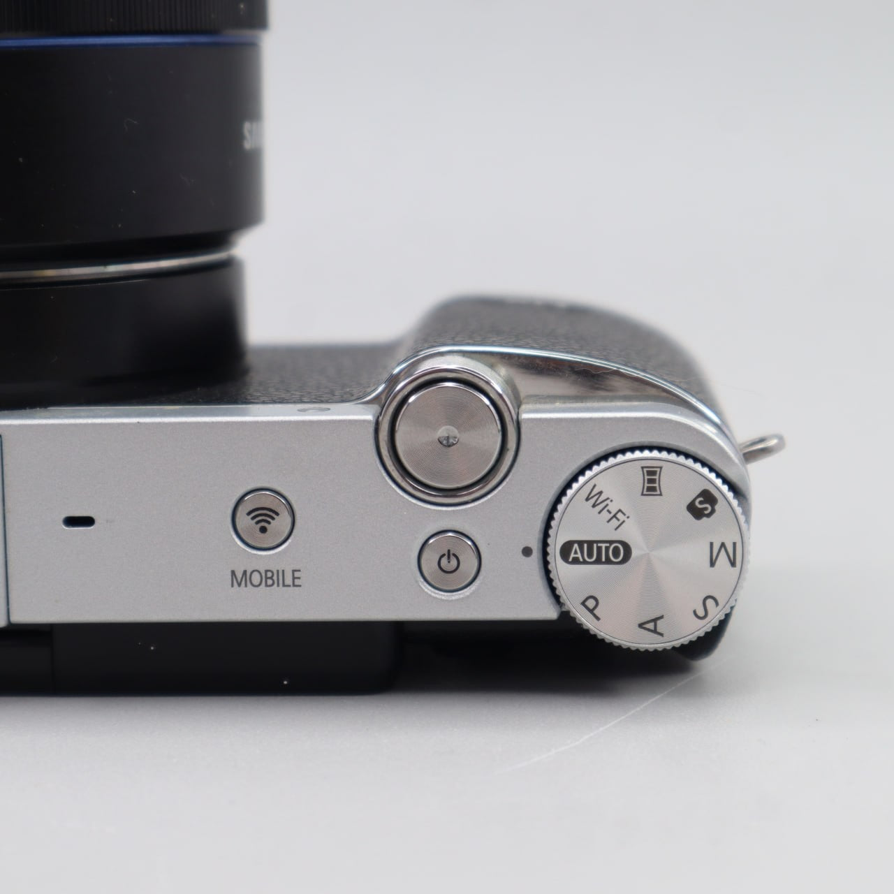 Samsung NX3000 Mirrorless Ricondizionata + Batteria Tracolla Cavo | Buono