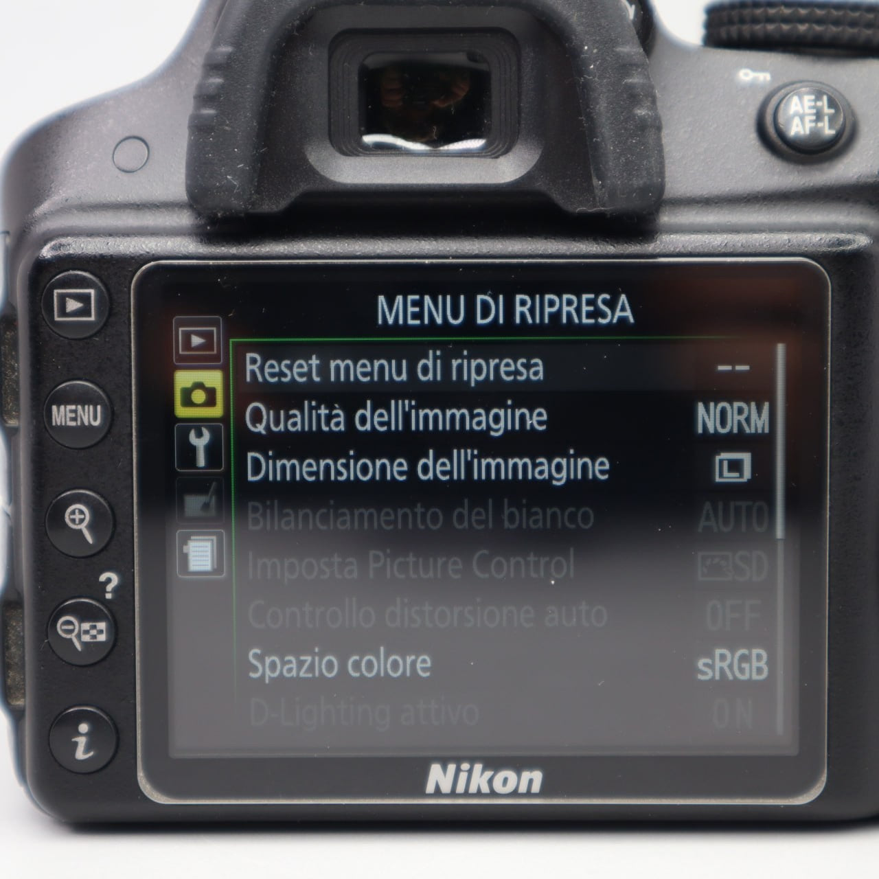 Nikon D3300 Solo Corpo Macchina Reflex Usata ~26.000 Scatti + Batteria e Caricat