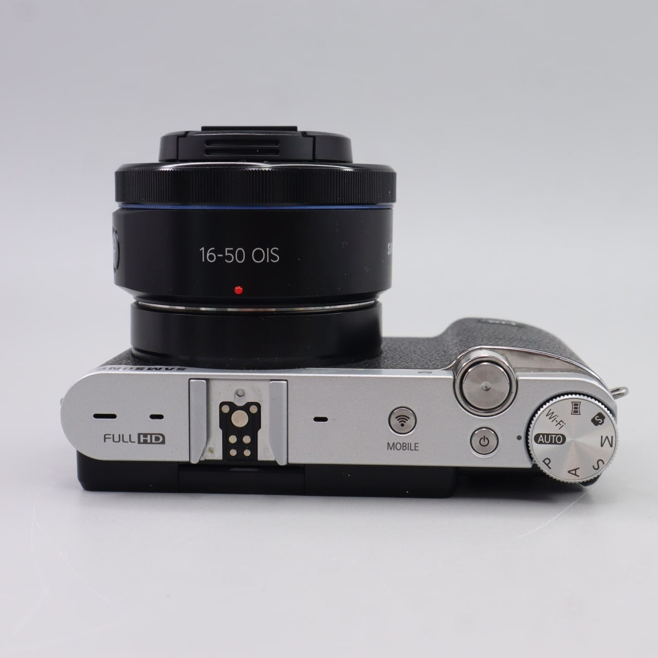 Samsung NX3000 Mirrorless Ricondizionata + Batteria Tracolla Cavo | Buono