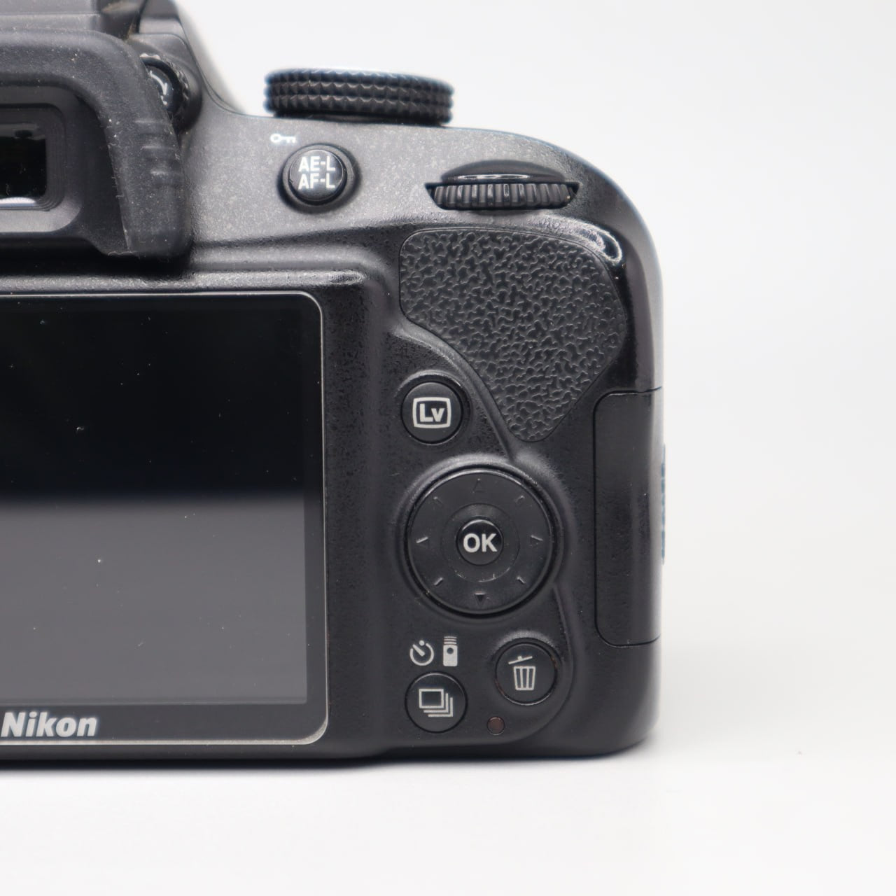 Nikon D3300 Solo Corpo Macchina Reflex Usata ~26.000 Scatti + Batteria e Caricat