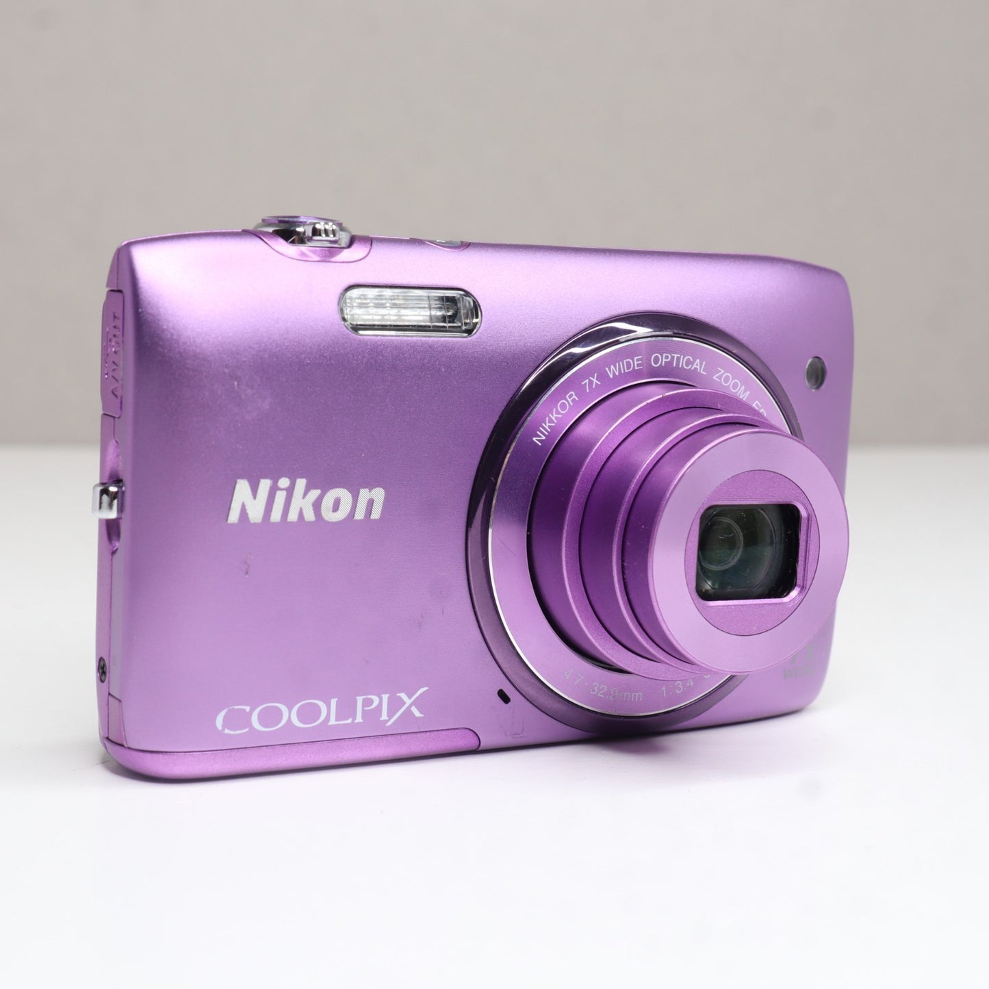 Nikon COOLPIX S3500 Pink 20.1MP Compact Digital Camera 7x Zoom Starter Set