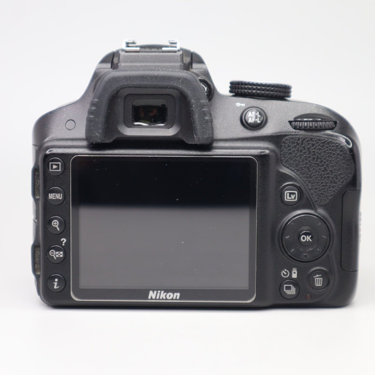Nikon D3300 Solo Corpo Macchina Reflex Usata ~26.000 Scatti + Batteria e Caricat