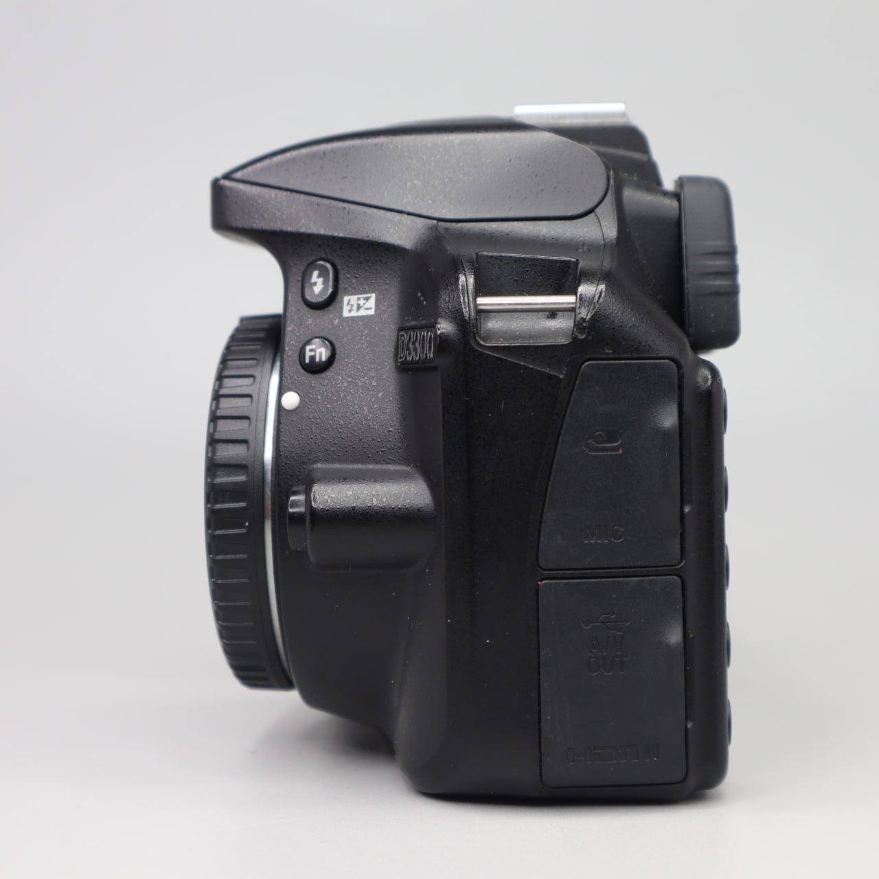 Nikon D3300 Solo Corpo Macchina Reflex Usata ~26.000 Scatti + Batteria e Caricat