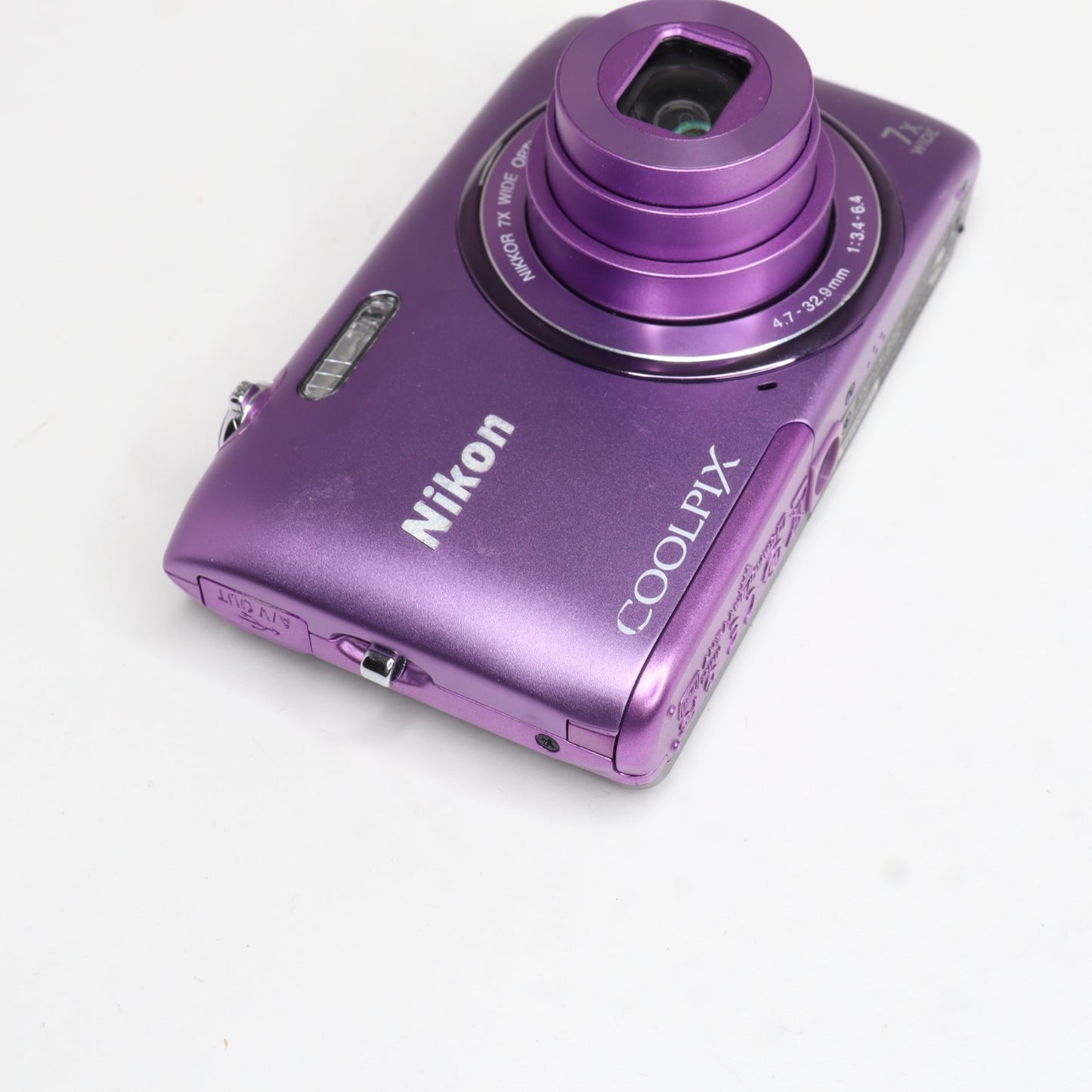 Nikon COOLPIX S3500 Pink 20.1MP Compact Digital Camera 7x Zoom Starter Set