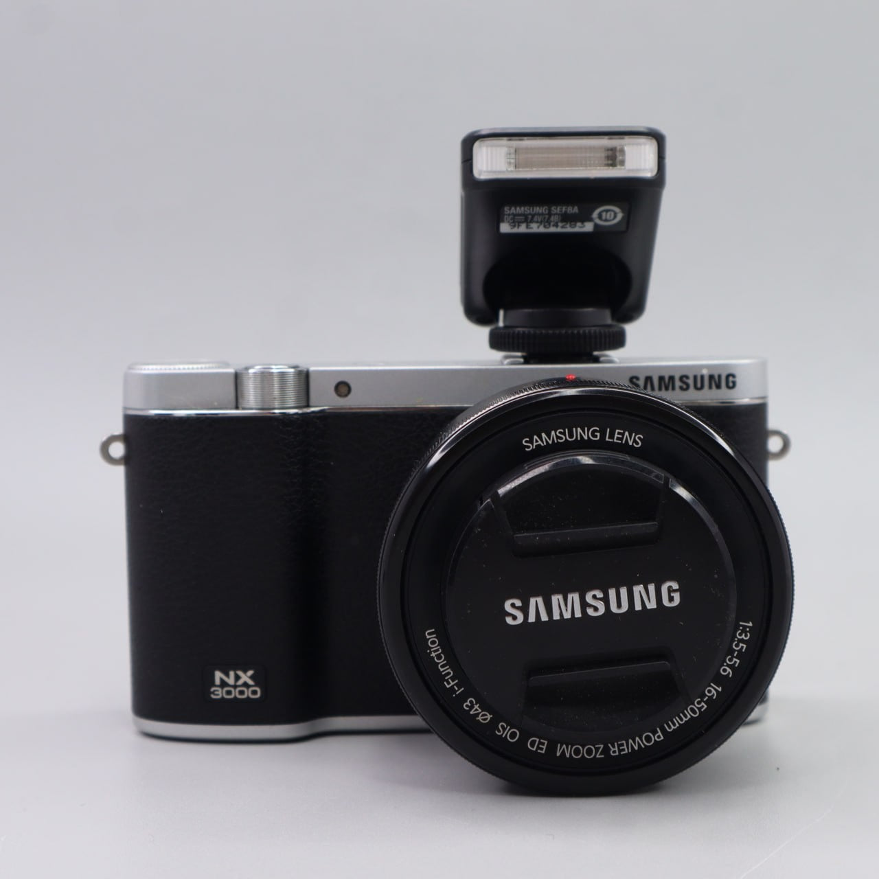 Samsung NX3000 Mirrorless Ricondizionata + Batteria Tracolla Cavo | Buono