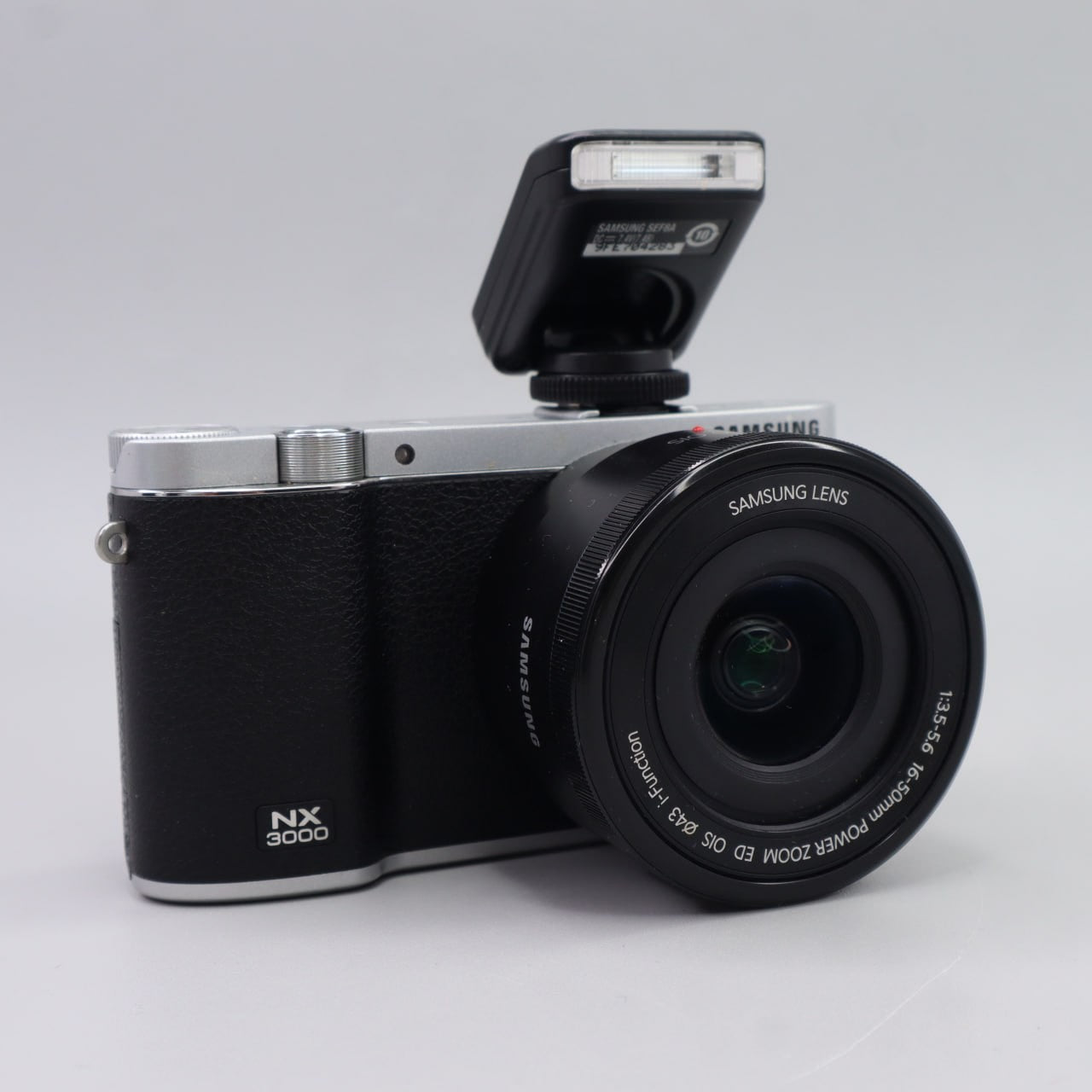 Samsung NX3000 Mirrorless Ricondizionata + Batteria Tracolla Cavo | Buono