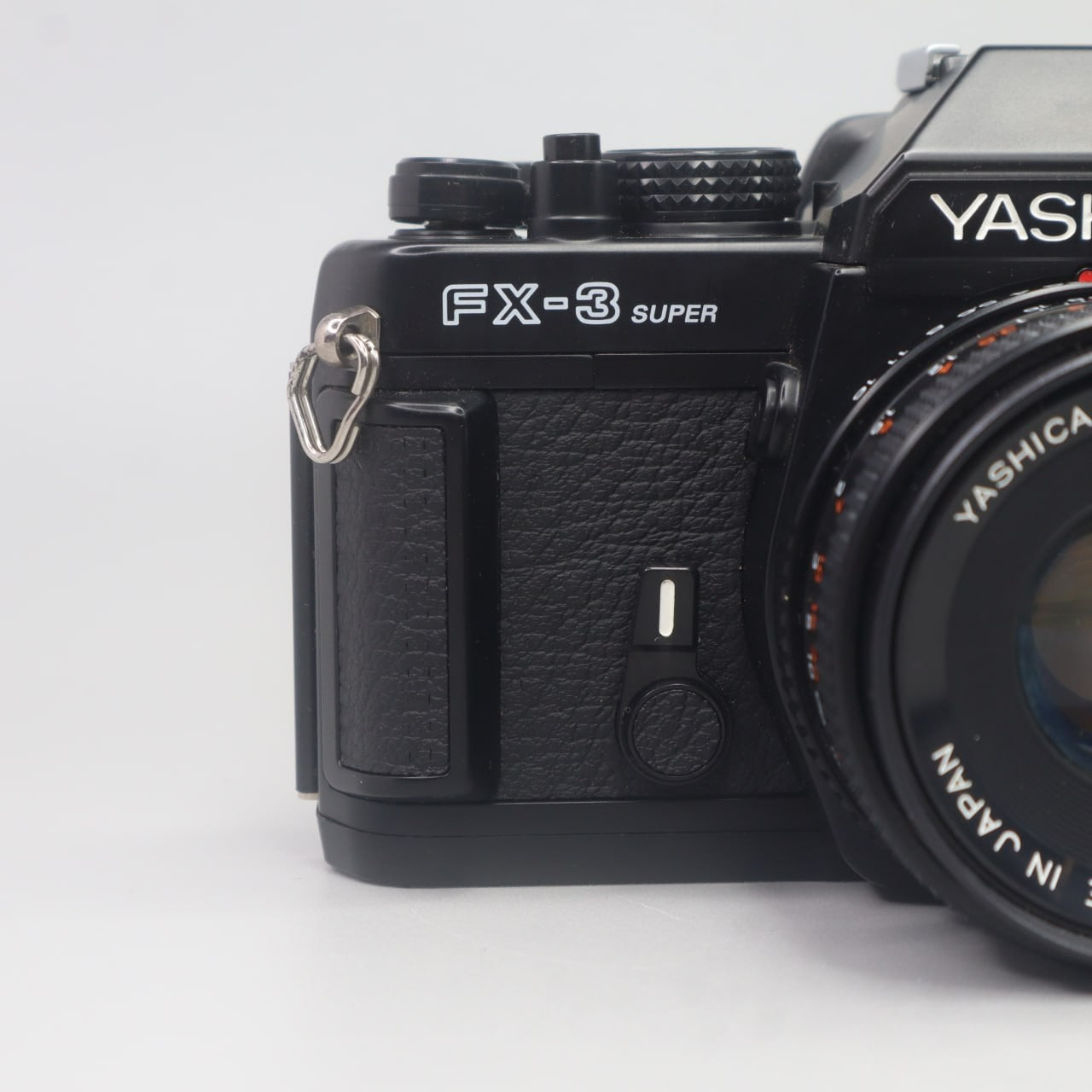 Yashica FX-3 Super 2000 + ML 50mm f/1.9 Reflex Analogica Ricondizionata